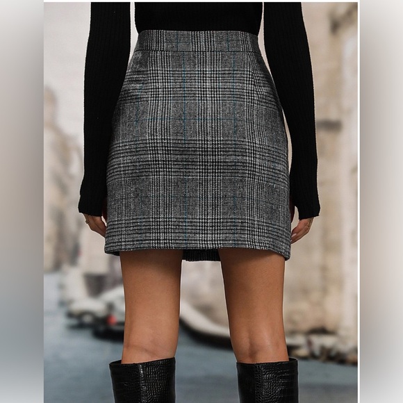Plaid Print Button Front Skirt - Picture 2 of 5